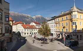 Riesiges zentrales Apartment mit Parkplatz